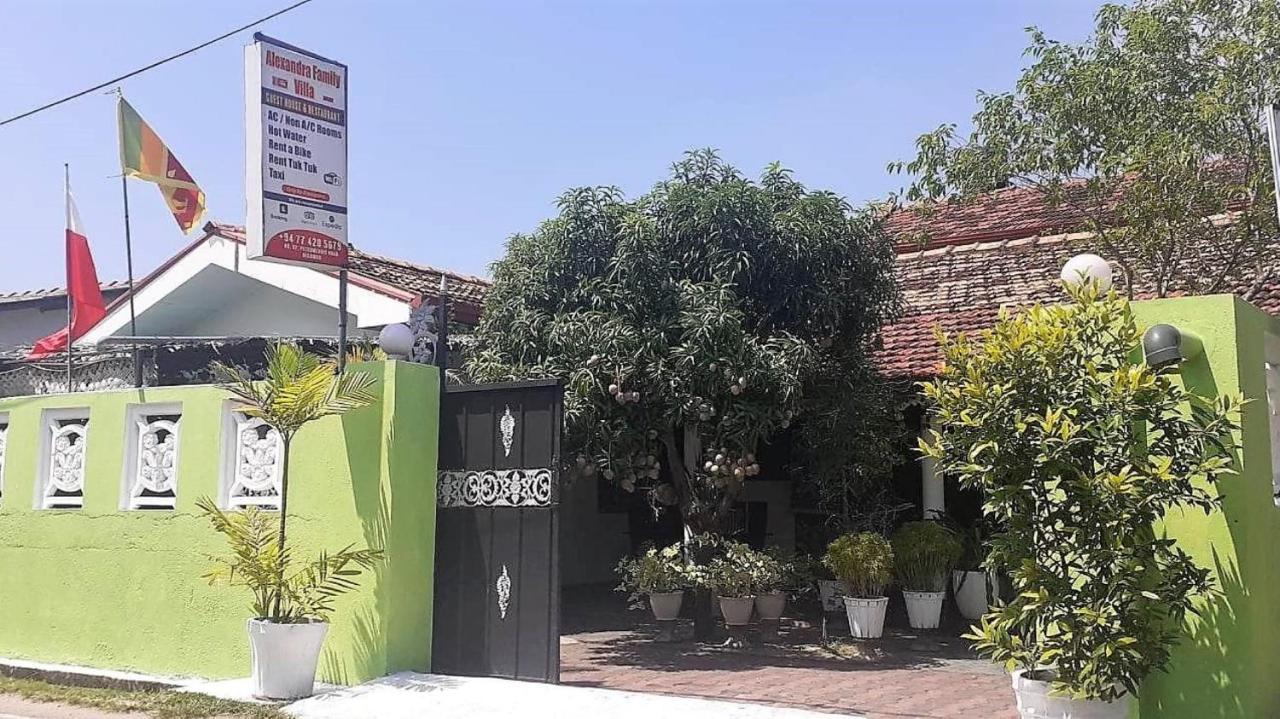 Alexandra Family Villa Negombo Exterior photo