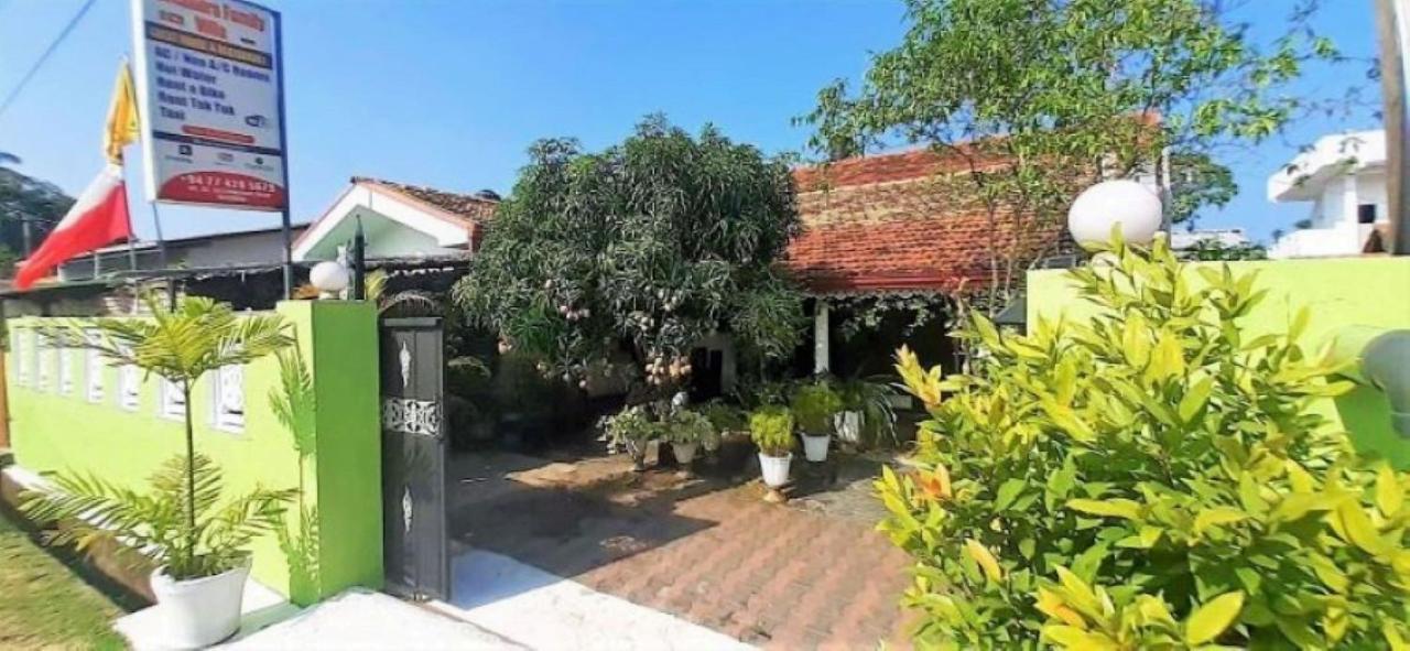 Alexandra Family Villa Negombo Exterior photo