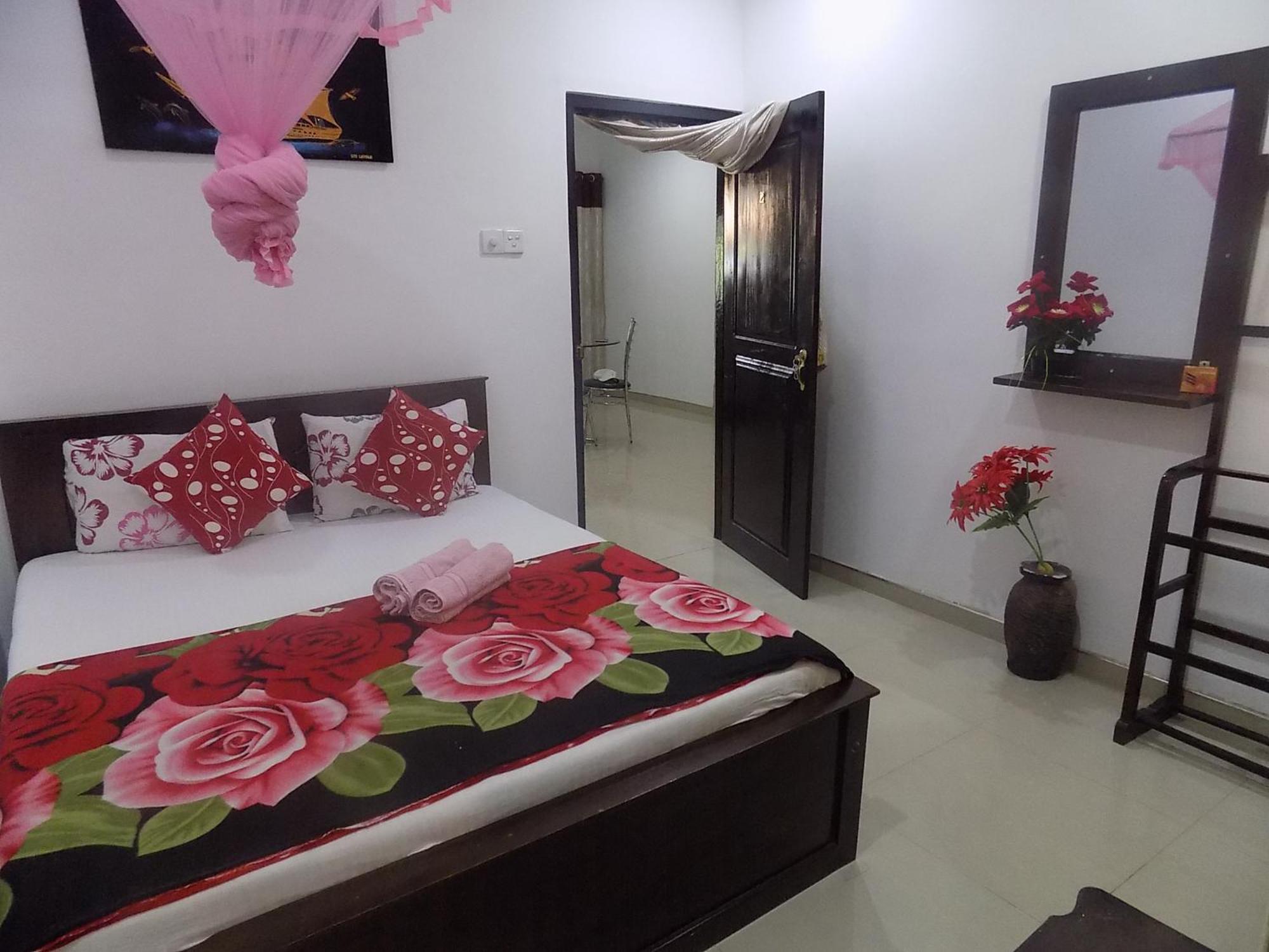 Alexandra Family Villa Negombo Exterior photo