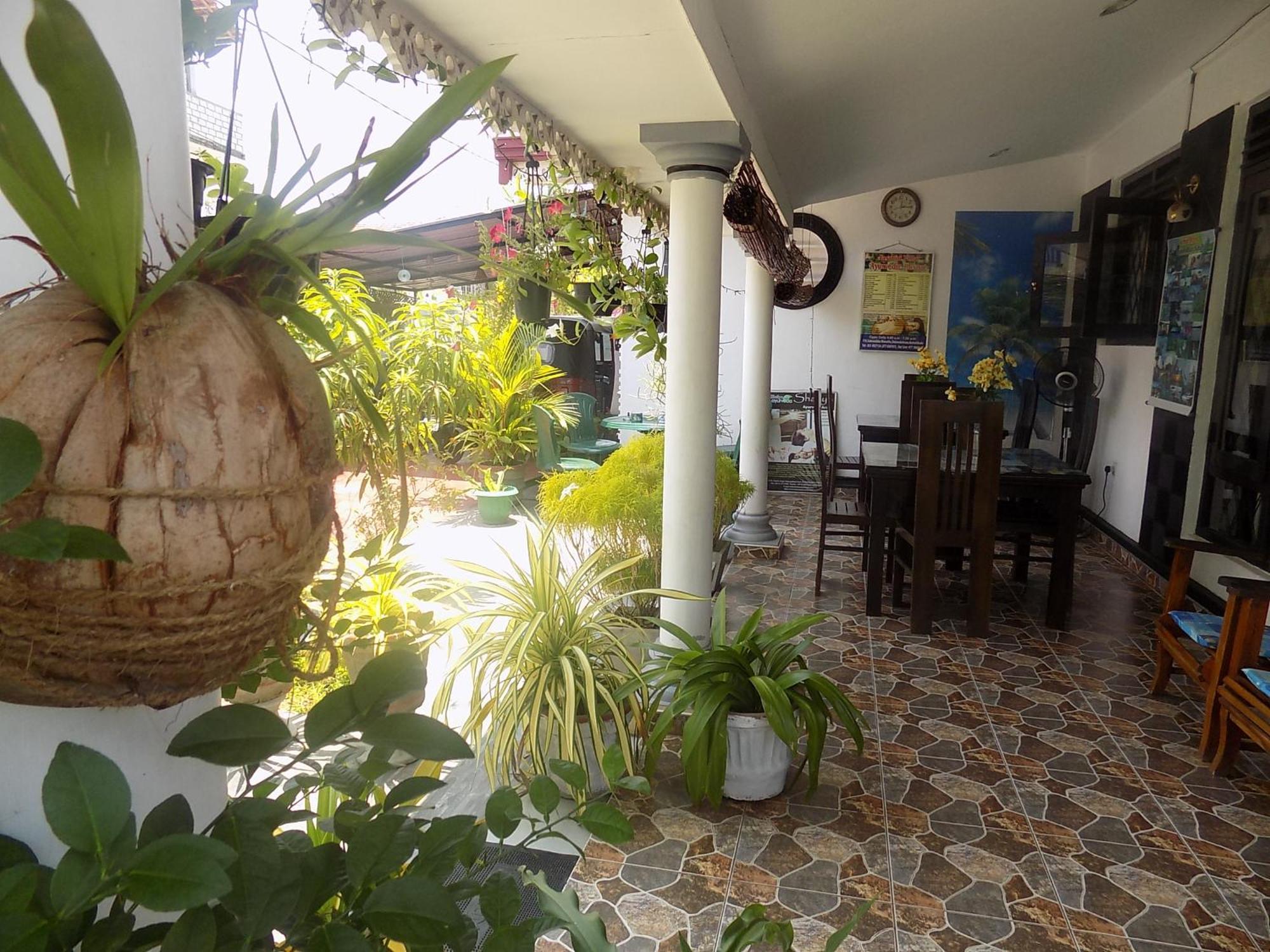 Alexandra Family Villa Negombo Exterior photo