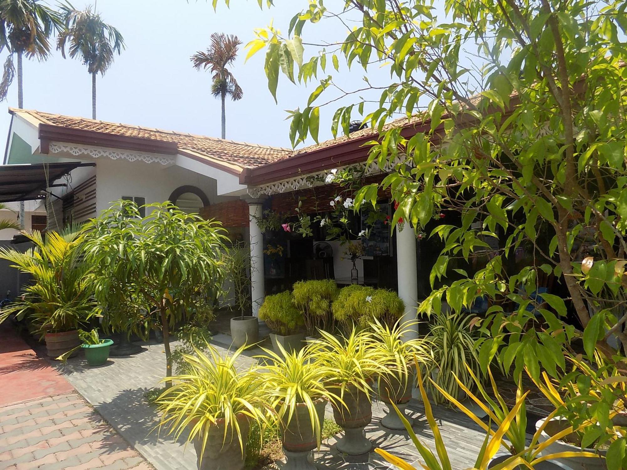 Alexandra Family Villa Negombo Exterior photo