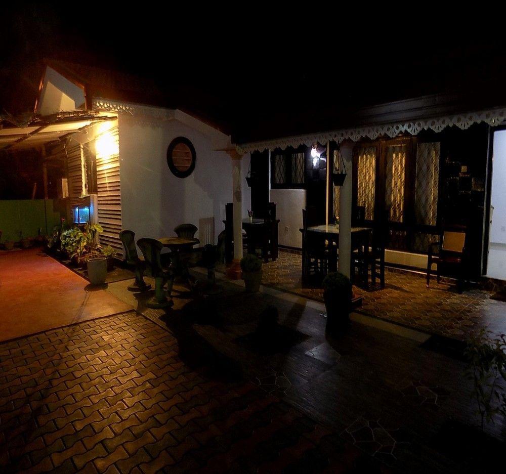 Alexandra Family Villa Negombo Exterior photo