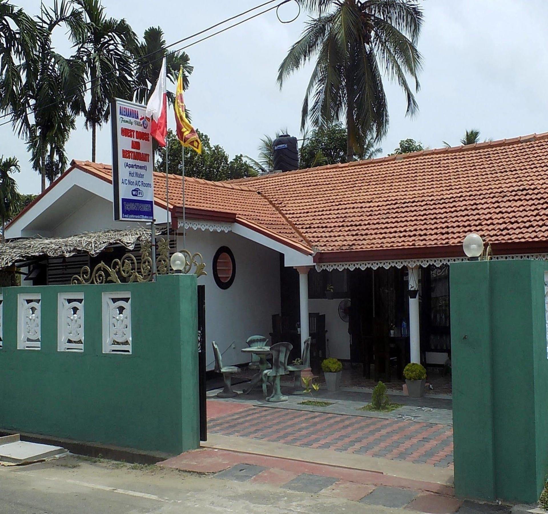 Alexandra Family Villa Negombo Exterior photo