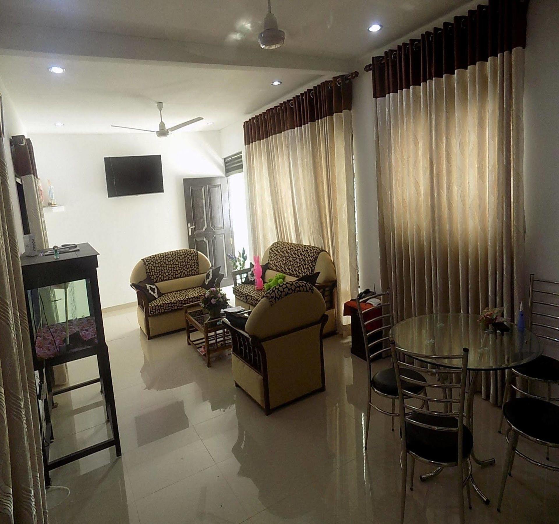 Alexandra Family Villa Negombo Exterior photo