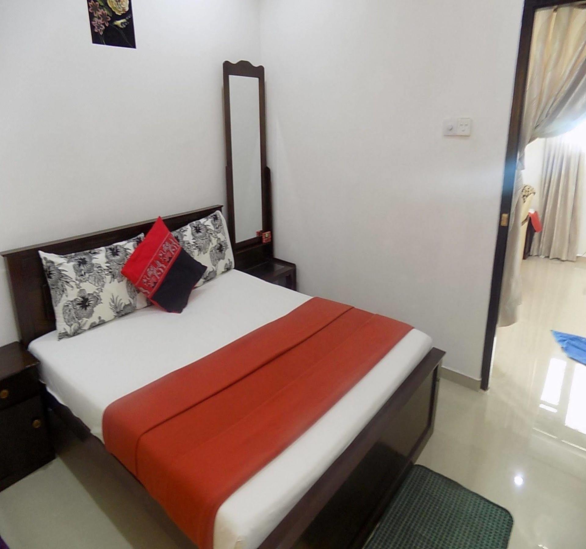 Alexandra Family Villa Negombo Exterior photo