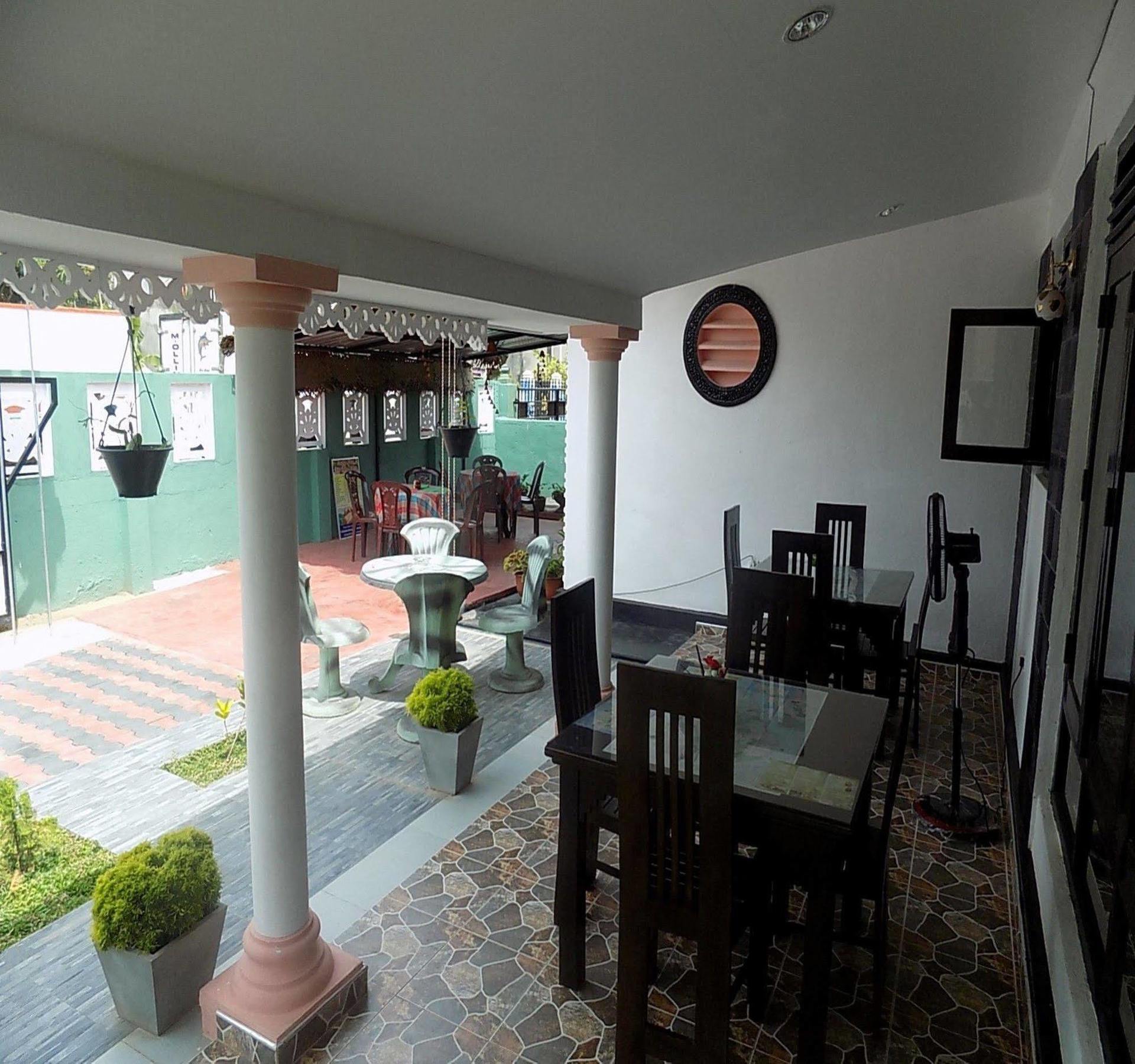 Alexandra Family Villa Negombo Exterior photo