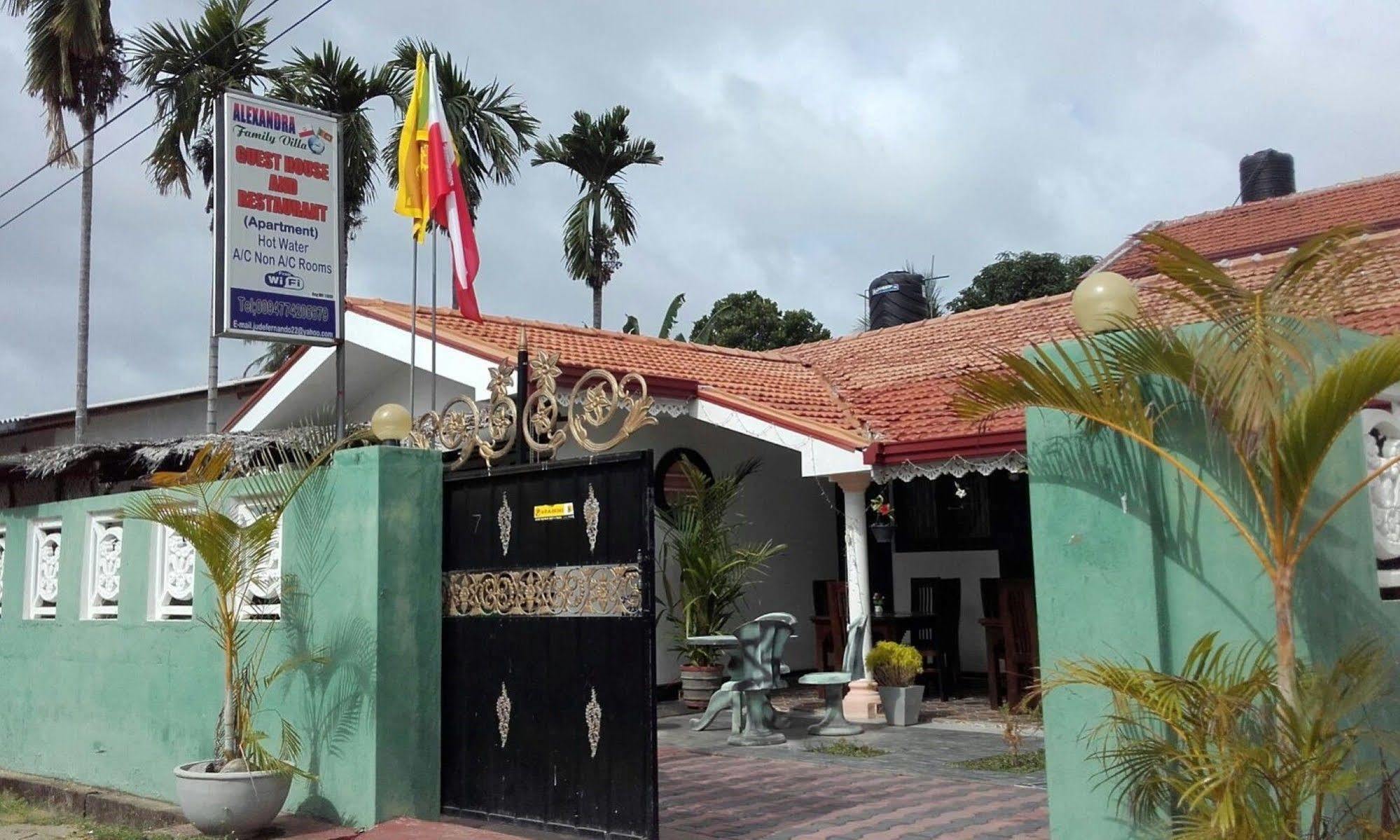 Alexandra Family Villa Negombo Exterior photo