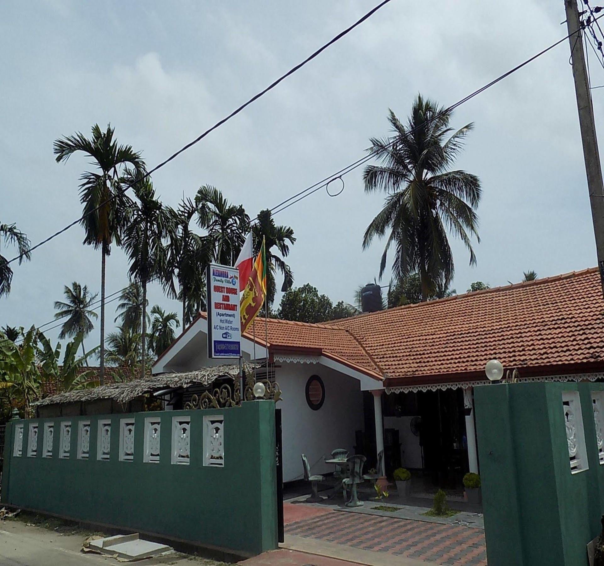 Alexandra Family Villa Negombo Exterior photo