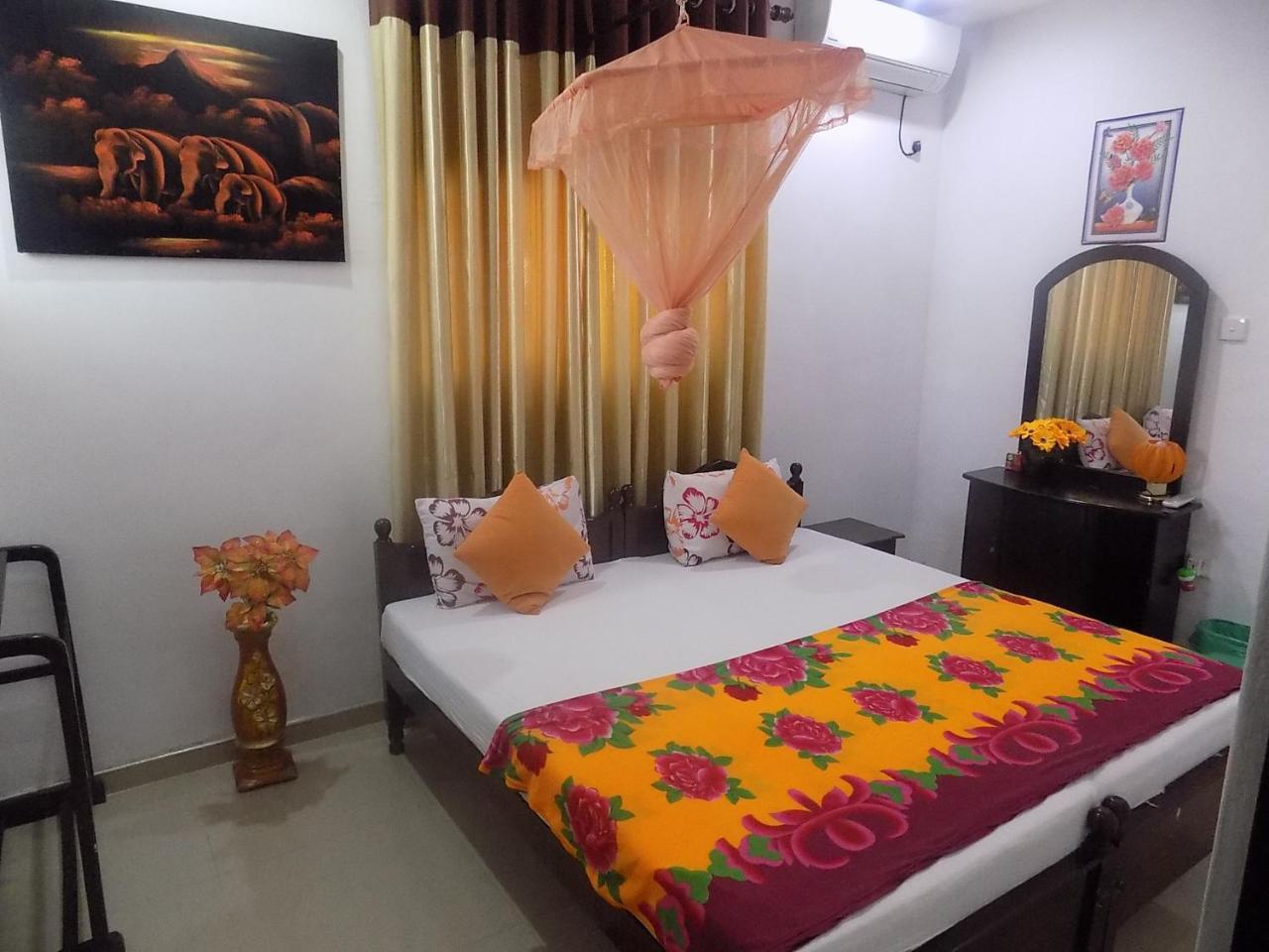 Alexandra Family Villa Negombo Exterior photo